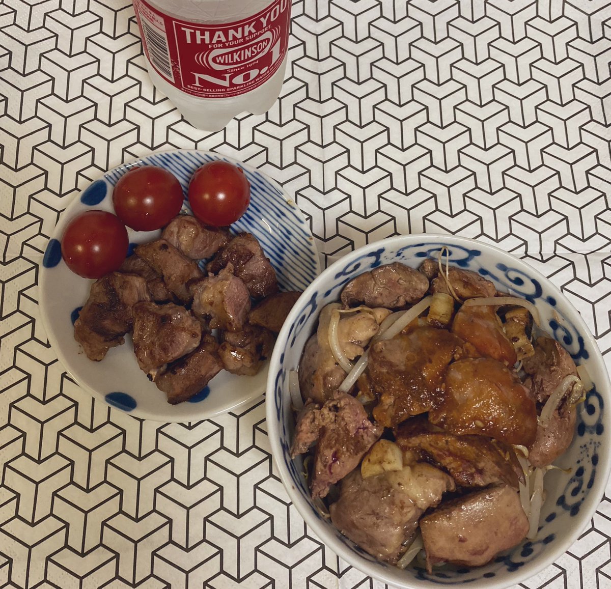 トック Twitterissa 今日の晩御飯 茶色い 豚カシラの塩焼きとプチトマト お豆腐に鳥レバーとモヤシの炒め物を乗せた謎丼 お昼は揚州商人でスーラー油麺とマンゴー杏仁豆腐を食べてバイトに行きました トック Twitterissa 今日の晩御飯 茶色い 豚カシラの塩焼きとプチトマト お豆腐に鳥レバーとモヤシの炒め物を乗せた謎丼 お昼は揚州商人でスーラー油麺とマンゴー杏仁豆腐を食べてバイトに行きました