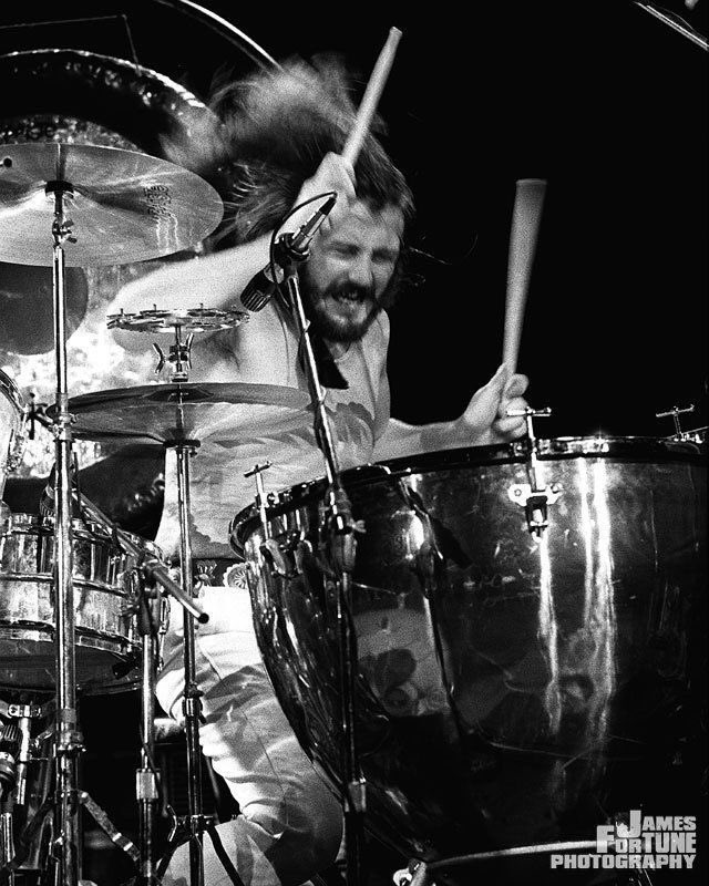 When I first heard you play......MIND BLOWN! Happy Birthday John Bonham. Thunder of the gods indeed.    