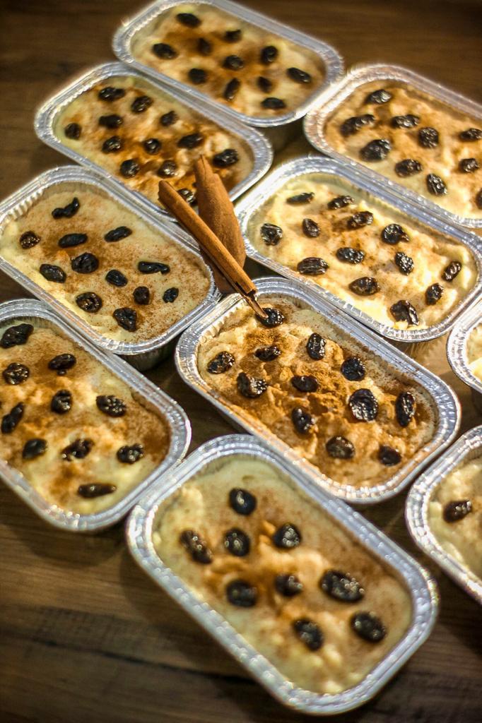 pane_wati's tweet photo. yuuk di PO Klpapertart dn lsng krm u/ tmn nge teh nih, mkn yg manis2.Yg kecil Rp.15.000,-, dan yg bsr an 20.000/bh, 130 rb/loyang dari BW's Kitchen,Bukit Permai Blok R 6, Cibubur,Jaktim..Di WA:0812-9157-5414 /WA: 0812-8013-6945/ lsng telp BW's Kitchen sj:021-8716894 https://t.co/ai7NriOlEQ