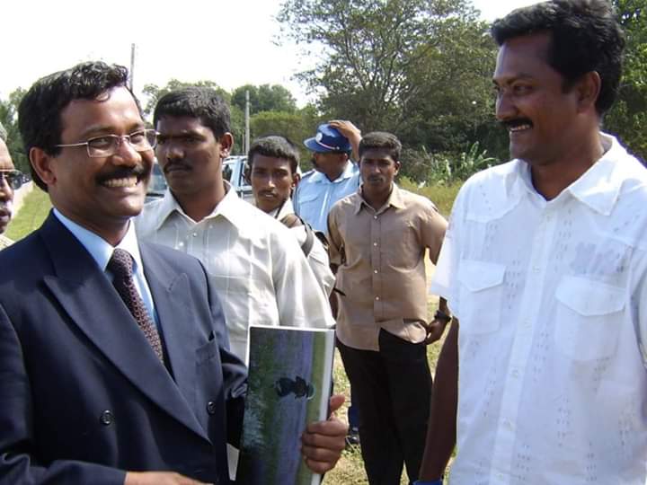 skybluekrishna's tweet photo. ஜான் மகேந்திரனை கடிச்சு குதறும் நாம் தமிழர் தம்பிகளே இவரு போட்ட மாதிரி நாலு வேணாம் ஒரே ஒரு புகைப்படமாவது அண்ணனை போட சொல்லுங்க பாப்போம்😂😂😂 https://t.co/5PuMLcrTRq