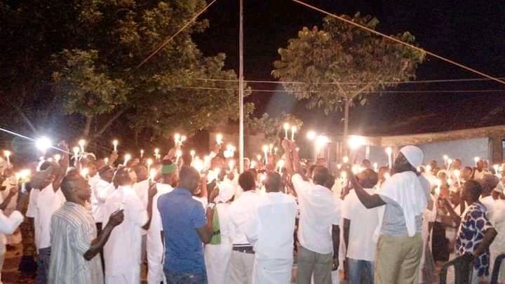 odingageneral's tweet photo. The whole world, @realDonaldTrump, @WhiteHouse, @UN , @MaziNnamdiKanu that #nigeriaarmy  and other joint securities stormed #igweocha and adopted not less than 10 @ipobmembers morning their hero's and heroin on 30th of may. @ipobmenbers are peaceful &amp; hv nt committed a crime. https://t.co/TBtwWhKKtF