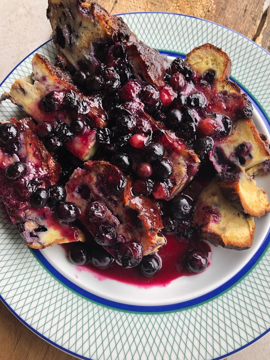 Tired of making unnecessary trips to the store? If you think you made too many trips this week, read our email and enter to win dinner on us!! - mailchi.mp/revcocatering.…

P.S. The blueberry cobbler you see is now available with our New England Lobster Roll Picnic!