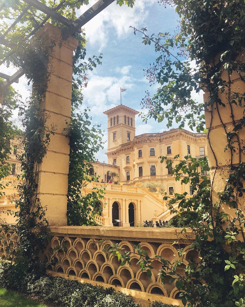 VisitBritain's tweet photo. Osborne House, on the Isle of Wight, was Queen Victoria and Prince Albert’s seaside family getaway 👑. After visiting Osborne for the first time, the Queen wrote “it is impossible to imagine a prettier spot” 😍

📸: IG/beccalucya https://t.co/1ZRCj7SAqL