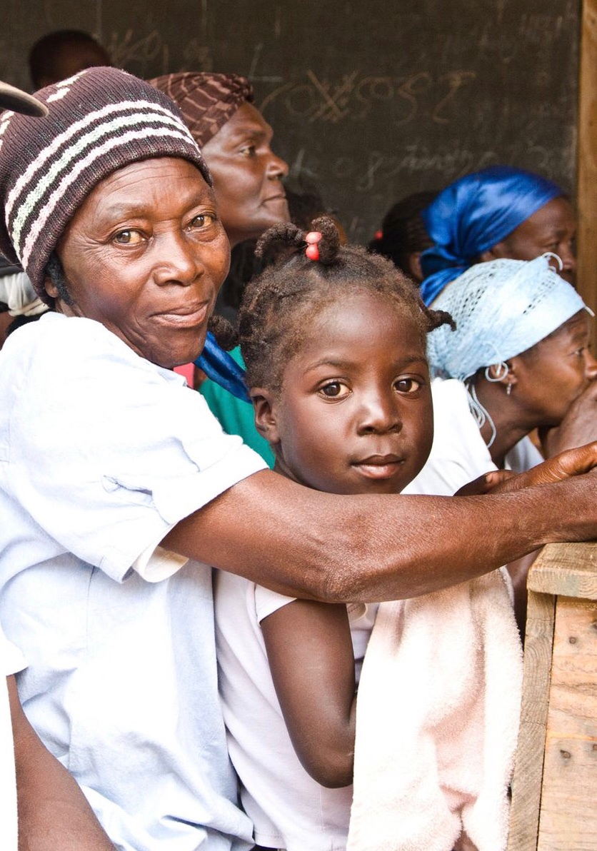 C2CHaiti's tweet photo. In Haïti, Mother's Day is celebrated on the last Sunday of May. Today we honor all the soup joumou making, lwil maskreti wearing, legliz going, kite tet pap ou en repo saying, Haitian mothers.
Bòn Fèt dè Mè. Happy Mother's Day!
#HaitianMothersDay #10YearsofCommunity #Haiti https://t.co/t26yYKFxRR