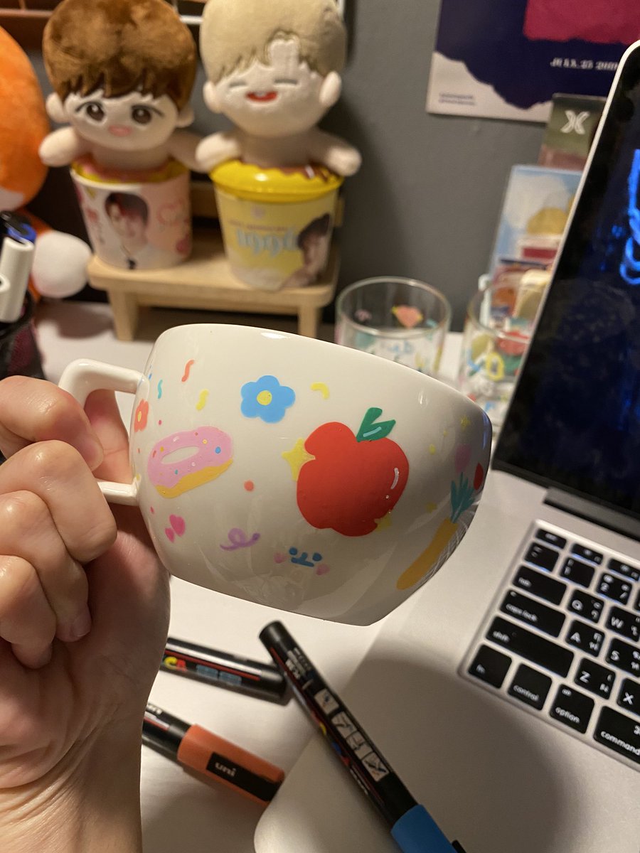 ล่าสุดก็เหลือวาดผนังบ้านแล้ว 🍒🍎✨🌈🌷🍦