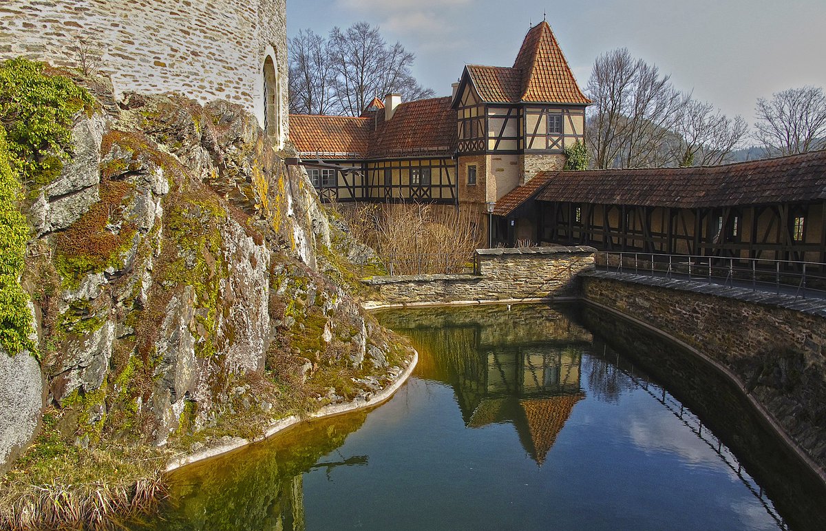 lookforplace's tweet photo. #Moated #Castel #Bavaria #Water #Germany https://t.co/bUrwIKv8tD