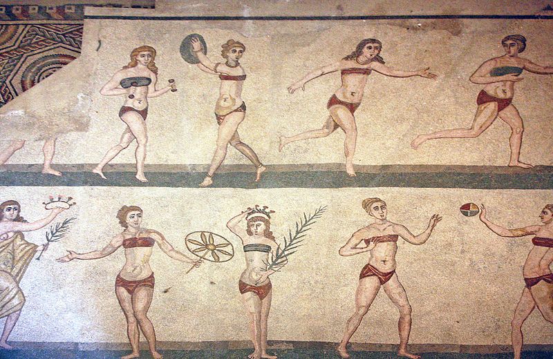 古代ローマ時代のモザイク壁画。
水着姿の女性がとても現代的に見えるというのは初めて見たときの驚きとしてあるんだけれど、今まで気にしてなかったが、この時にはもうダンベルは存在してたのか。今と何も変わりないじゃないダンベル。 