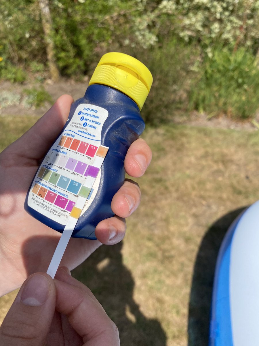 sciencecrewSA's tweet photo. Bit of science in the garden this afternoon - checking the chlorine levels in the inflatable pool! #chemistry #killthegerms https://t.co/hzBTQ3lSyi