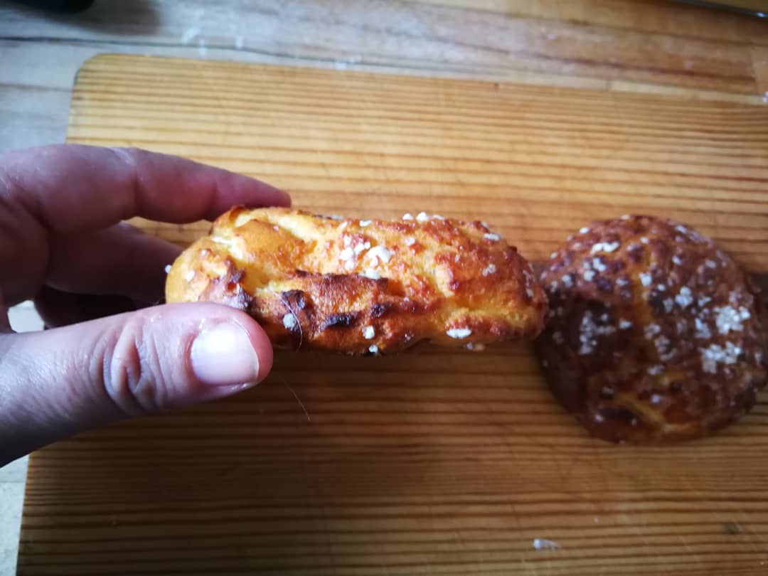 cocinafrancia's tweet photo. 🇫🇷¡Una tonelada! He hecho tantas #chouquettes como para hundir el Titanic 🚢 por segunda vez. 
.
Esta mañana nos hemos reído mucho en el directo, elaborando estos #choux y rellenándolos de crema pastelera!… https://t.co/cJeXeFkwNK
