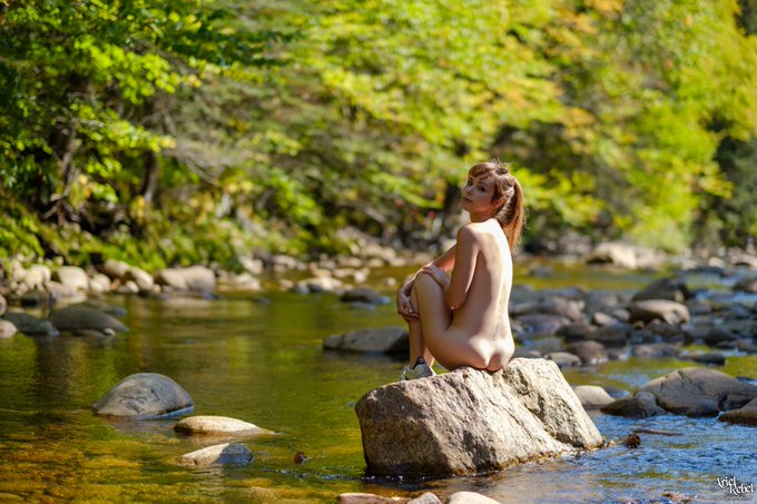 1 pic. The water is so peaceful... come with me. #SundayTease #RandomNaughtiness (via https://t.co/UyXwFiQrzU)