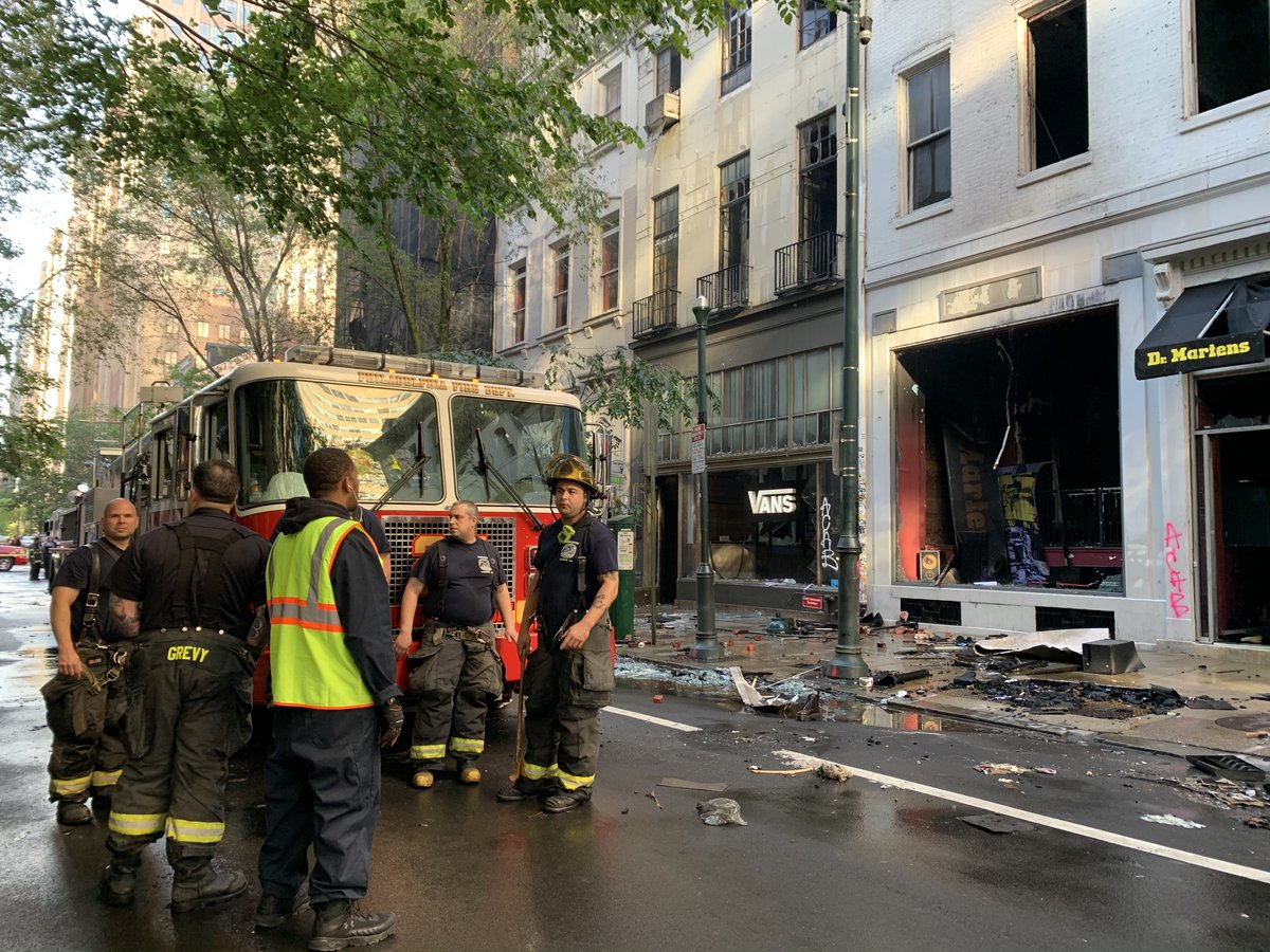vans store walnut street