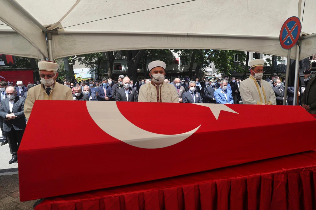 Bir yiğit düştü toprağa...
Yüreklerimizdeki acı ve gözyaşlarımız ile Samsun şehadet etti Şehidimize...

Şehit Polis Memurumuz Atakan Arslan'ı Samsun Çarşamba'da Hakk'a uğurluyoruz. Rabbim rahmet eylesin