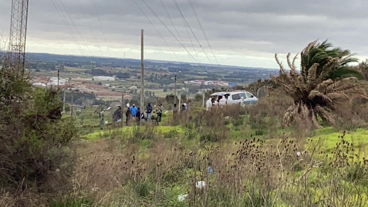 TelenocheUy's tweet photo. 🔴 AHORA: El ministro de Defensa, Javier García, llegó a la Fortaleza del Cerro tras constatarse el asesinato de tres infantes de la Marina cuyas armas fueron robadas. 📸 Sofía Drago https://t.co/jafMV3pvKY