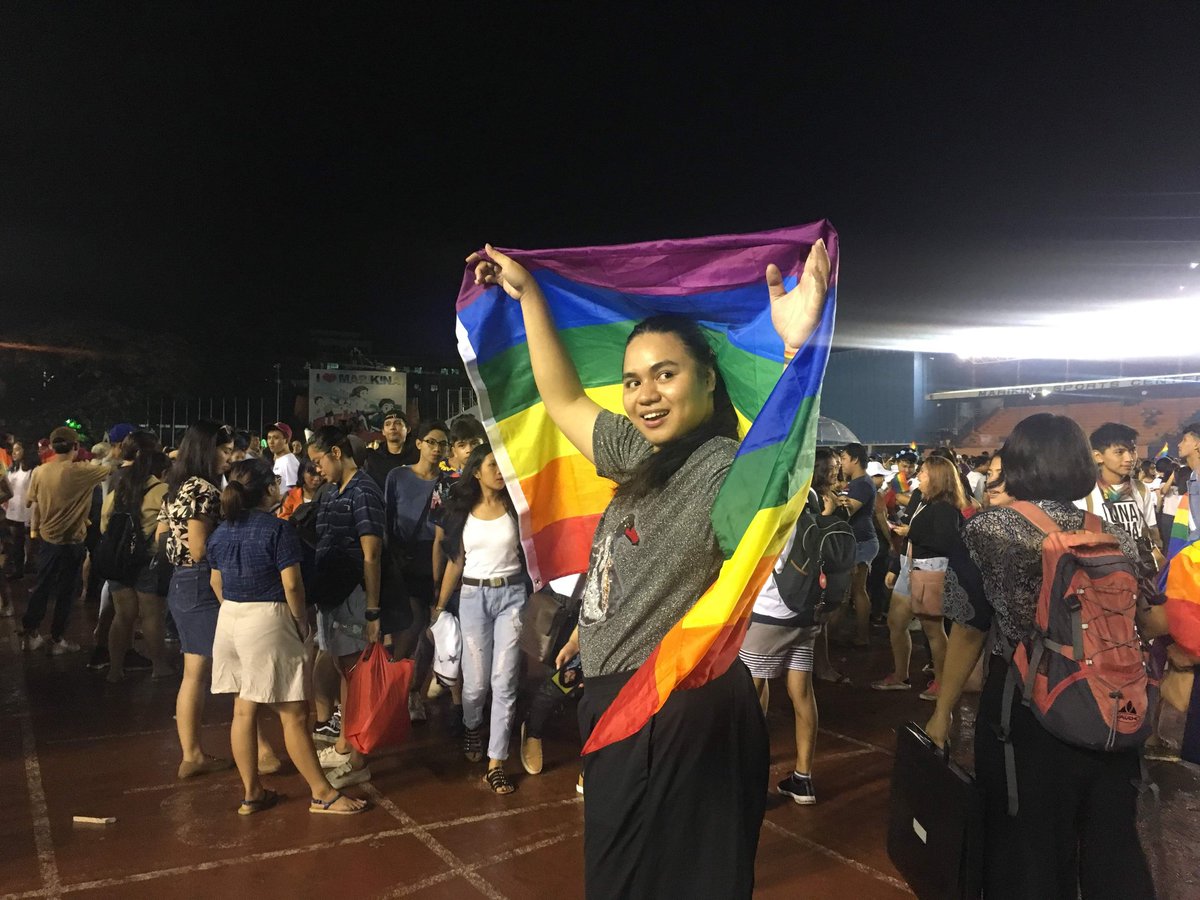 Vonnerrs's tweet photo. Happy Pride everyone! Ngayong panahong sinusubok tayo ay wag sanang susuko! Lumaban! Ipaglaban ang tunay na kasarinlan at pagkakapantay-pantay! KEEP THE RAINBOW FLAG FLYING! MAKIBEKI, HUWAG MASHOKOT!
#Pride2016
#Pride2017
#Pride2018
#Pride2019

#PRIDE2020  🏳️‍🌈🏳️‍🌈🏳️‍🌈 https://t.co/4xUmWNMopI
