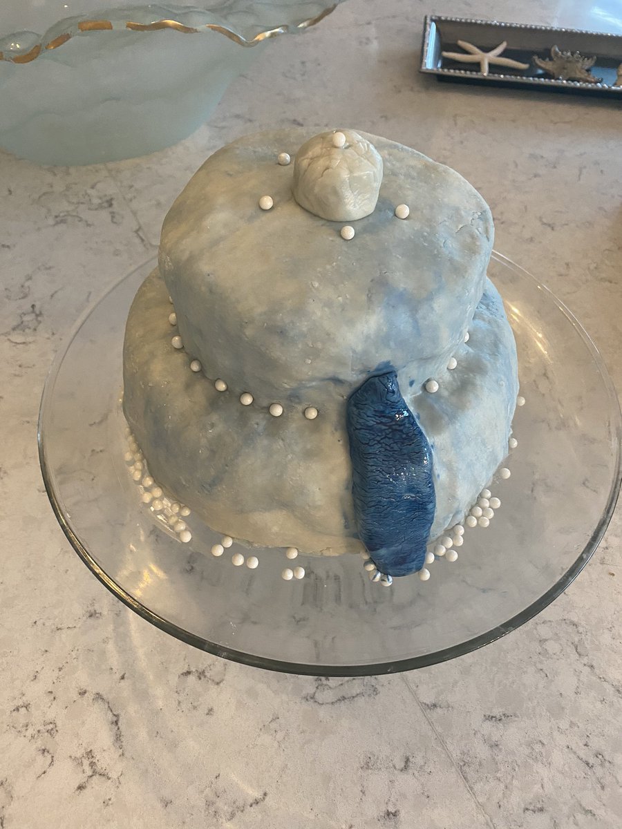 LynnePincek's tweet image. My son wanted to make a cake for our own cake war..Hunter, Mr critical, shared it with all of the  neighbors...it was all about the taste!! #yum. #newchallengeaccepted. #boymom.