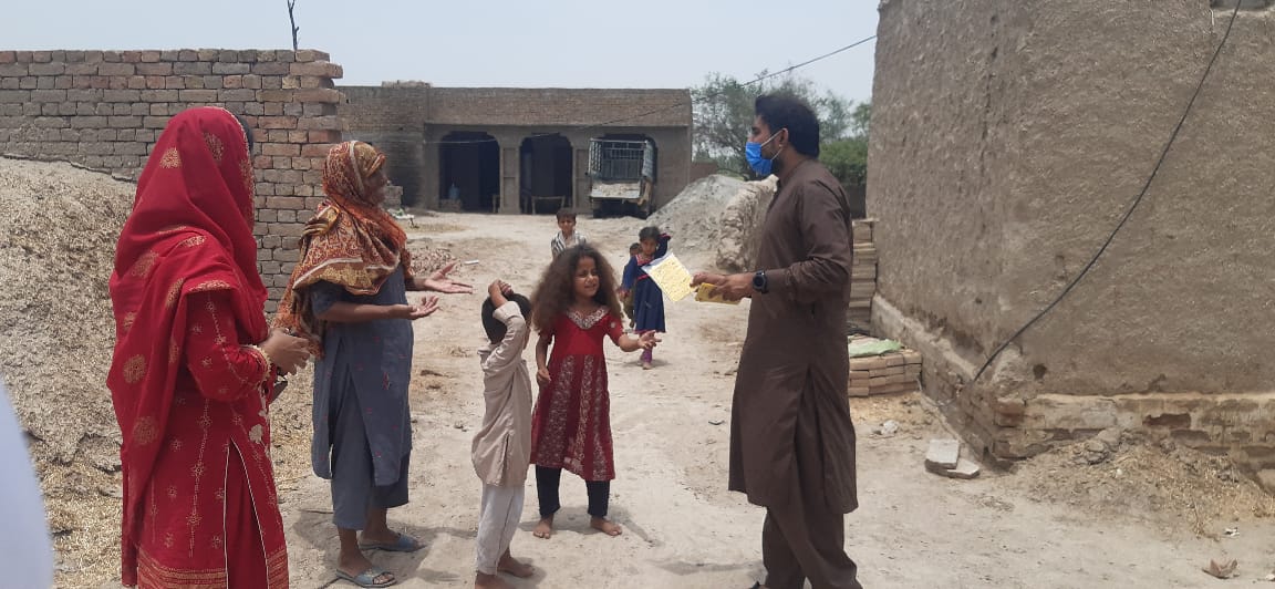 19Lodhran's tweet photo. Anti CoVId Awareness campaign lead by Dr Amir Bashir DDHO  In rural areas of #Lodhran

#covid19pakistan https://t.co/WYYEs1MkN9