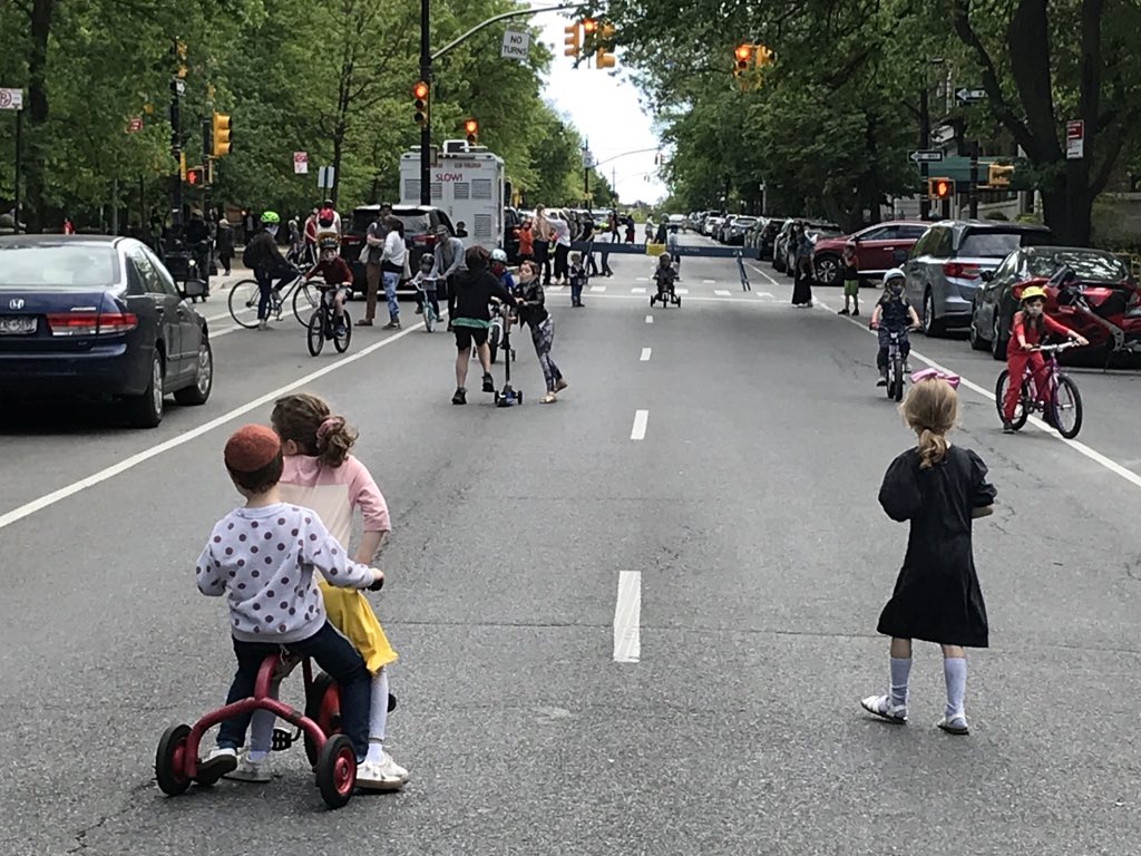 LorenzoPagliano's tweet photo. @Legambici @fededelprete @demescope @EZanchini @MiBikeCoalition @Citizensforair @Genitoriantismo @ciclobby @DamianoDiSimine @LegambienteLomb le #ciclabili di "#emergenza" chiamiamole "piste di #transizione"
rendiamole migliori, più ampie
e "#permanenti" come propone la Ministra Francese @Elisabeth_Borne per
"non permettere all'auto di riprendersi lo spazio urbano"
https://t.co/YaZXaKDrBZ
https://t.co/yo5E2Zy00E https://t.co/Vlk8PySQYJ