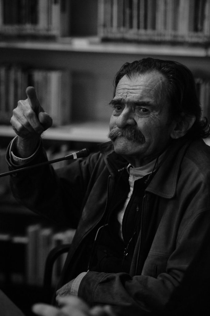 “Yaralanarak geçtim buradan 
 sağaltmadınız.
 Gök bile örtündü bulutlarını 
 sakladı yıldızlarını 
 dinlemedi umutlarımı.
 Yok olarak geçtim buradan 
 yaşatmadınız.
 Ölüm bile çekti aldı anlarını 
 tuttu attı anılarımı 
 dindirmedi acılarımı.” #OruçAruoba