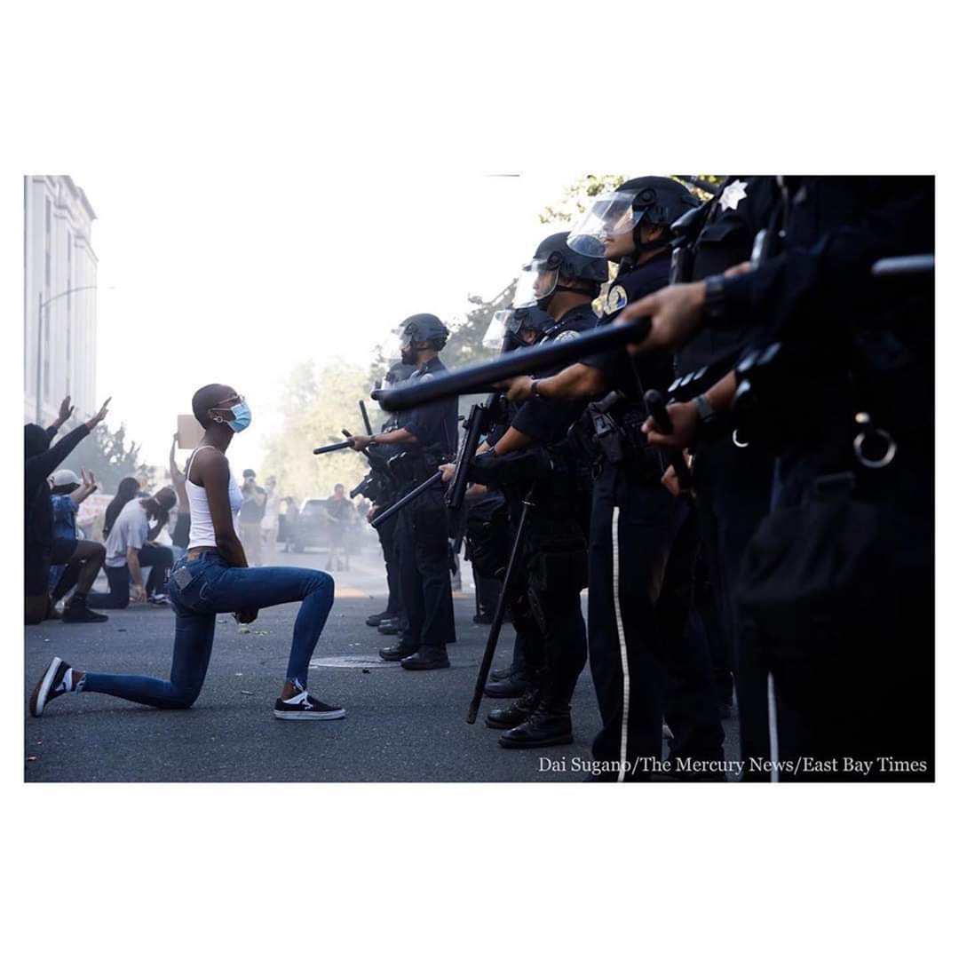 Powerful iconic image, of a brave young African-American woman taking a knee at the feet of a heavily armed police force yesterday in San Jose. ⁣photojournalist @daisugano⁣
 #Minneapolis #GeorgeFloydprotest⁣