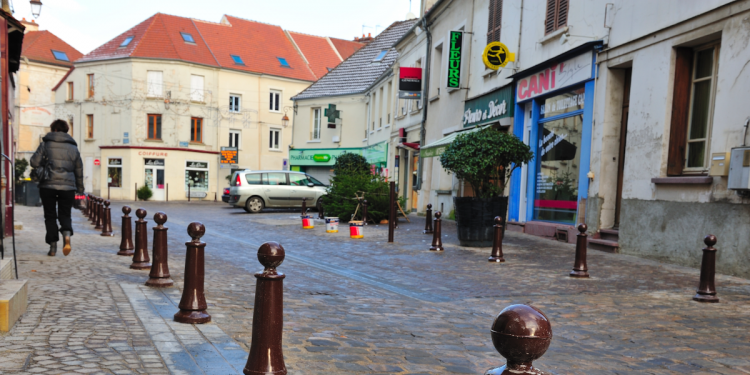 hautsdefrance's tweet photo. La Région #hautsdefrance poursuit sa stratégie de restructuration économique dans les territoires avec le dispositif "Redynamisation en faveur des Centres-Villes et des Centres-Bourgs ➡ https://t.co/OjnGMt9G7R https://t.co/RxtFURARt2