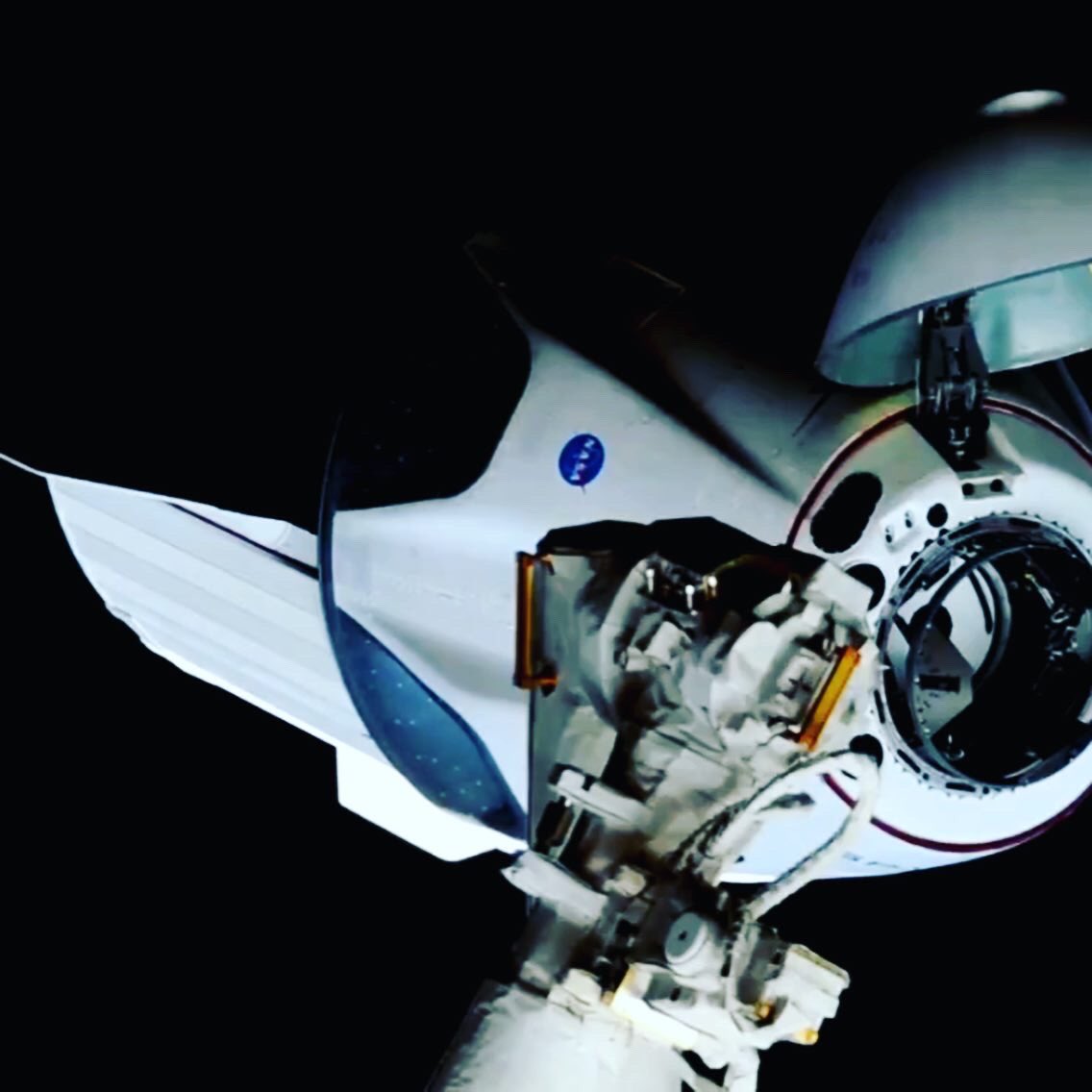 dianaciorba's tweet photo. Docking of Dragon confirmed! @astro_behnken and @astro.doug arrived the @iss today! Thanks for a Great acoverage of this orbital event with @spacex, @nasa  and @iss ! #astroteam #dragoncrew #spacestation #earthorbit #spacex #nasa #spaceexploration #dockingprocedures #astroparty https://t.co/M8SQwNWnYP