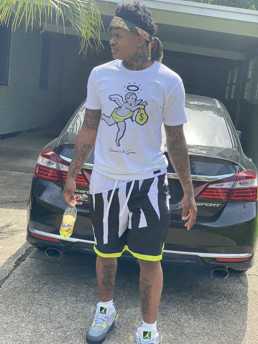 staycommited_'s tweet photo. Stand Up 1 time its a Real Nîgga G-Day #Bigg22 https://t.co/gQ0WbzODxT