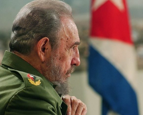 BrunoRguezP's tweet photo. “La solidaridad entre los individuos es inseparable de la solidaridad entre los pueblos, de la misma manera que el egoísmo capitalista es inseparable del individualismo (...), es inseparable de las ambiciones imperiales y de las guerras de agresión y de rapiña.”

#FidelCastro https://t.co/bJXCTgzs6J