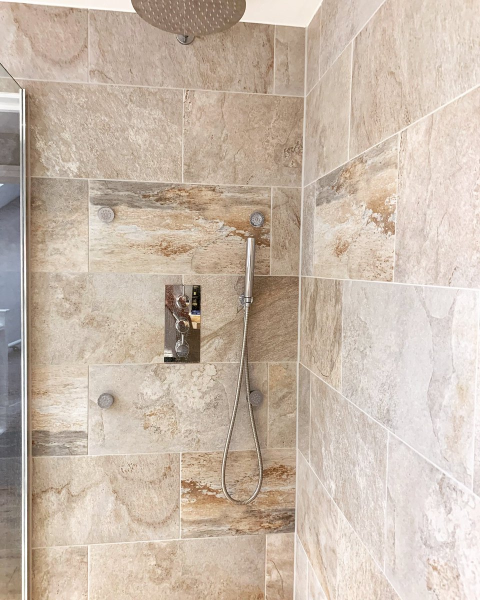 mackiecontracts's tweet photo. Bathroom full of natural light #ensuite #essexbuilder #vision #essexbathroom https://t.co/JX2xNkernX