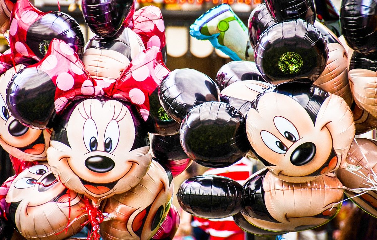 Frommers's tweet photo. Breaking News: #Fastpasses will be suspended at #DisneyWorld for the rest of 2020. Details on that, and the reopening plan: https://t.co/DJT37uzNoa #TravelSomeday #Disneylife https://t.co/eUiu4DNkM6