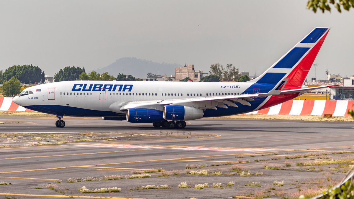 Ingresando a pista 05L

@cubana_air / @PAO_Ilyushin Il-96-300 / Mexico City 📍📷

#CubanaDeAviación #Cubana #Ilyushin #Il96300 #aicm #mmmx #aviation #aviationphotography #AvGeek #aviationlovers #planespotting #aviación #fotografíadeaviación #spotterlife #aircraft #russian #mex