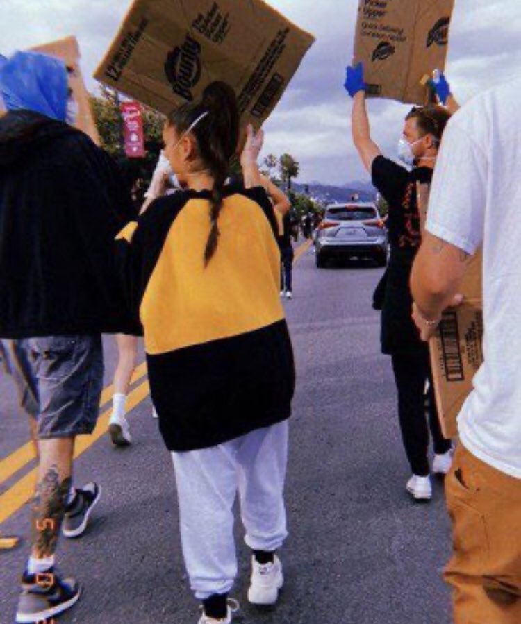 PopCrave's tweet photo. .@ArianaGrande at the Los Angeles protest for the #BlackLivesMatter Movement. https://t.co/u4nTLJW7sg