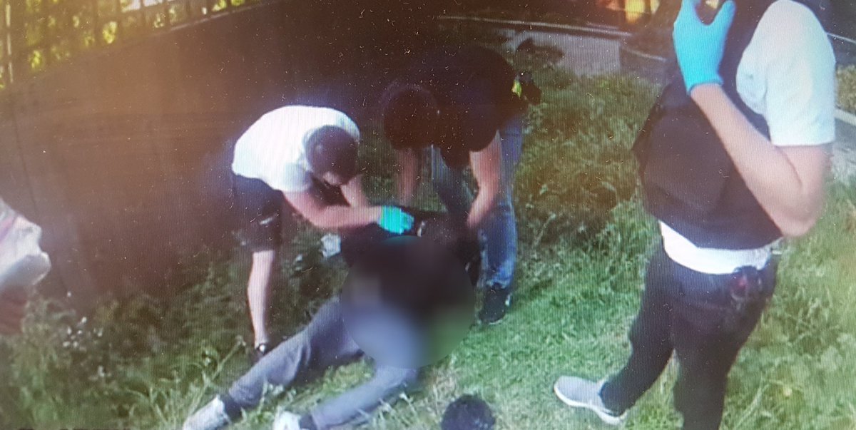 MPSWoodberryDwn's tweet photo. Meanwhile, #PCStrange and I chased a male #Wanted on #RecallToPrison, who jumped into the #NewRiver &amp; #WestReservoir before being detained near #WoodberryGrove. The effects of cold water and #Heroin meant he required #Hospital, but checked out ok &amp; will now be returned to #Prison https://t.co/MC6yr9x26L