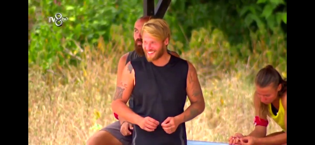 Berkan'a karşı ağza alınmayacak laflar söyledi Acun hiç konusunu açmadı. Yunus Emre onlarca kez yaptı bunu.

Yasin Sercan'a hep seni alacağım bundan sonra der.Acun bilerek tam Sms'in kullanıldığı zaman Yasin'i azarlar.

Ayrıcalık değil tarafsız olunmasını istiyoruz.
#survivor2020