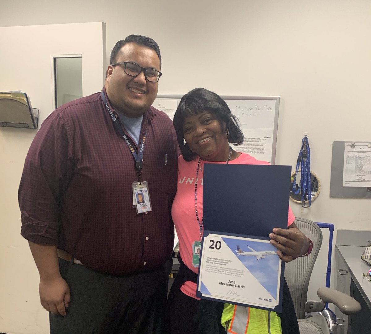 Las Team Celebrating 20 Years of Service of June Alexander Harris. Thank You! #Winningthelines #WeAreUnited ⁦@GBieloszabski⁩ ⁦@KyleFinona⁩ ⁦@barkleyscotty⁩ ⁦@jamsri97_⁩ ⁦@kookie_cooking⁩