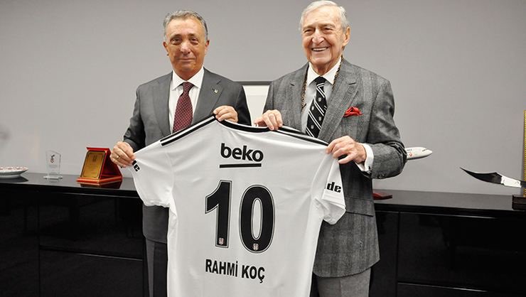 Vodafone ile kontratı biten <a href="/BesiktasJK/">Beşiktaş JK Kurumsal</a> 'ın yeni forma sponsoru Rahmi Koç oldu. 

Beşiktaş 'ın göğsüne #beko yu, taraftarın gönlüne tekrar tekrar adını yazdırdı. 

Büyüksün dede 🦅

#EfsaneSponsorEfsaneTakım 
#Beşiktaş
#çArşı
#Beko