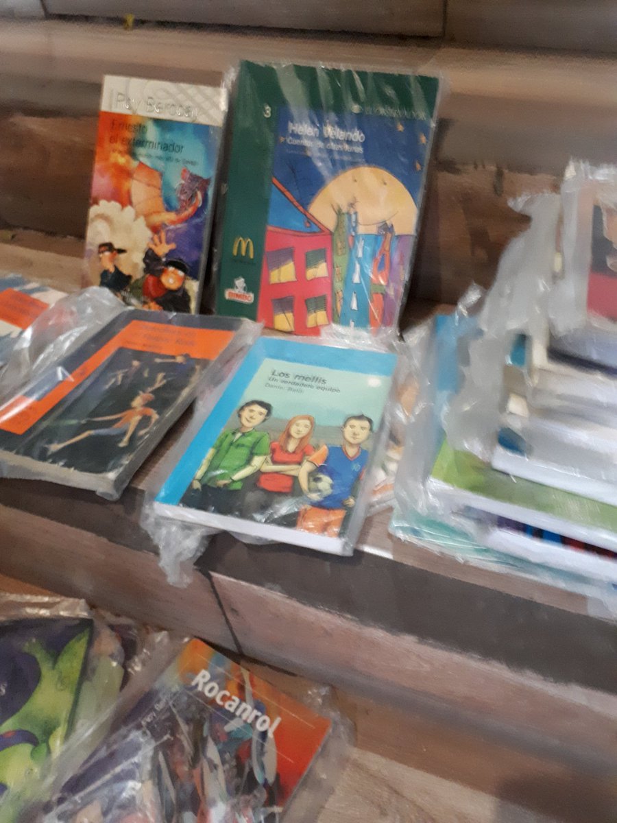 MeriendaDe's tweet photo. Alimentando también el intelecto de los más chicos y la recreación a través de la lectura gracias a @BUAURU https://t.co/uPMZ7QbtP7