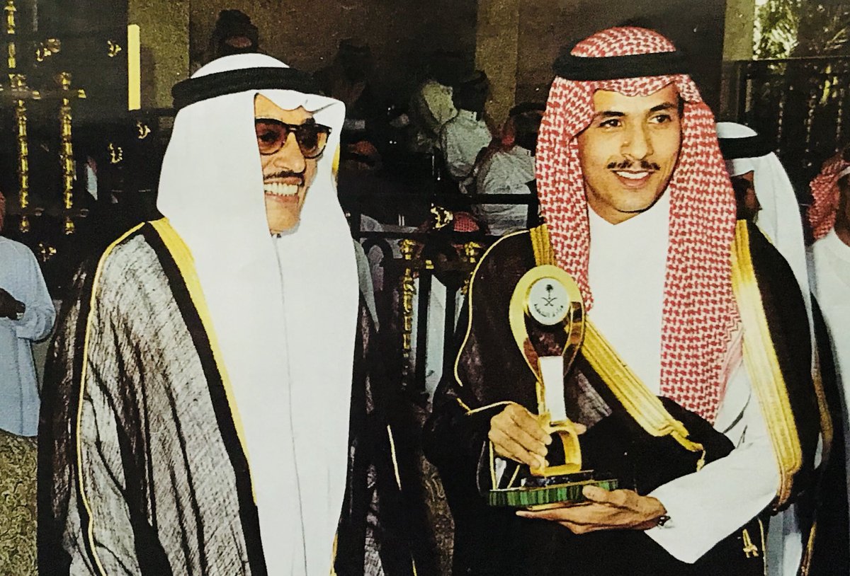 Aysh_Albati's tweet photo. الأمير خالد بن بدر بن عبدالعزيز يتسلم كاس  وزراة التحطيط  بعد فوز الحصان البطل العارض من وكيل الوزاره حسين سجيني  المدرب سليمان غازي الحربي الخيال ارسلان رمضان https://t.co/oJAFMpoguT