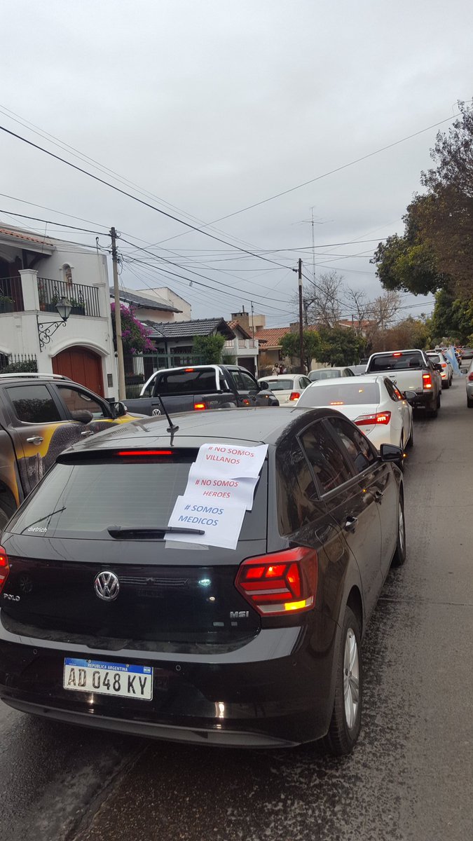 MejaNatalia's tweet photo. #Salta médicos y personal de salud marchan ahora contra la criminalización  y precarización laboral #bocinazo https://t.co/Ln4oAKvp1y