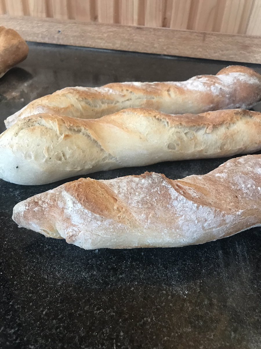 erikvanderkooij's tweet photo. Stokbroodjes uit de houtoven! Na de π was er nog deeg over ;) #forno #pizza #tipo00 #houtoven #stickbread #pain #flute https://t.co/RsNHtmDwKI