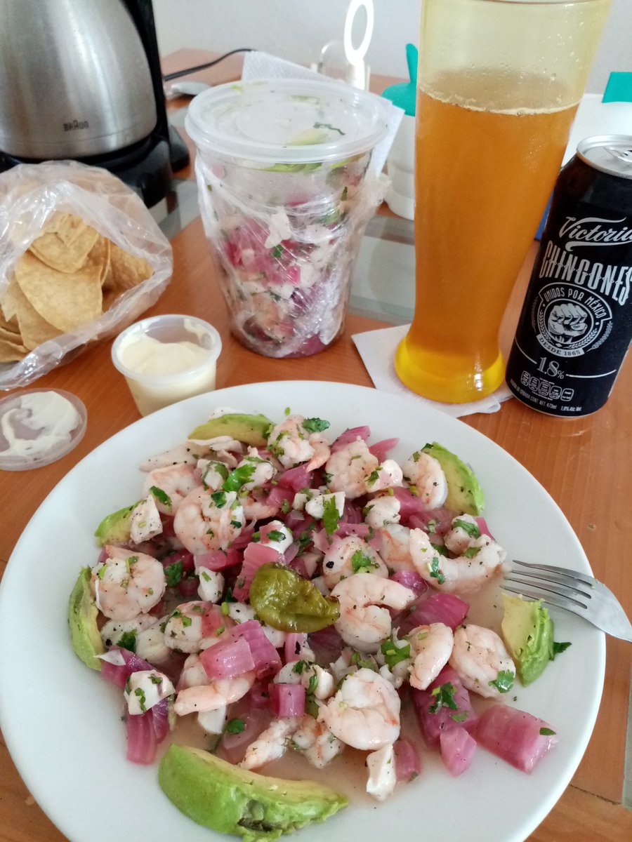 JoeRzFlrs's tweet photo. Hoy tocó festejar el cumpleaños solo, la sana distancia y la familia lejos, pues toca un ceviche caribeño de camarón y caracol. 🍤🍺🍻 https://t.co/RyE77CLHbg