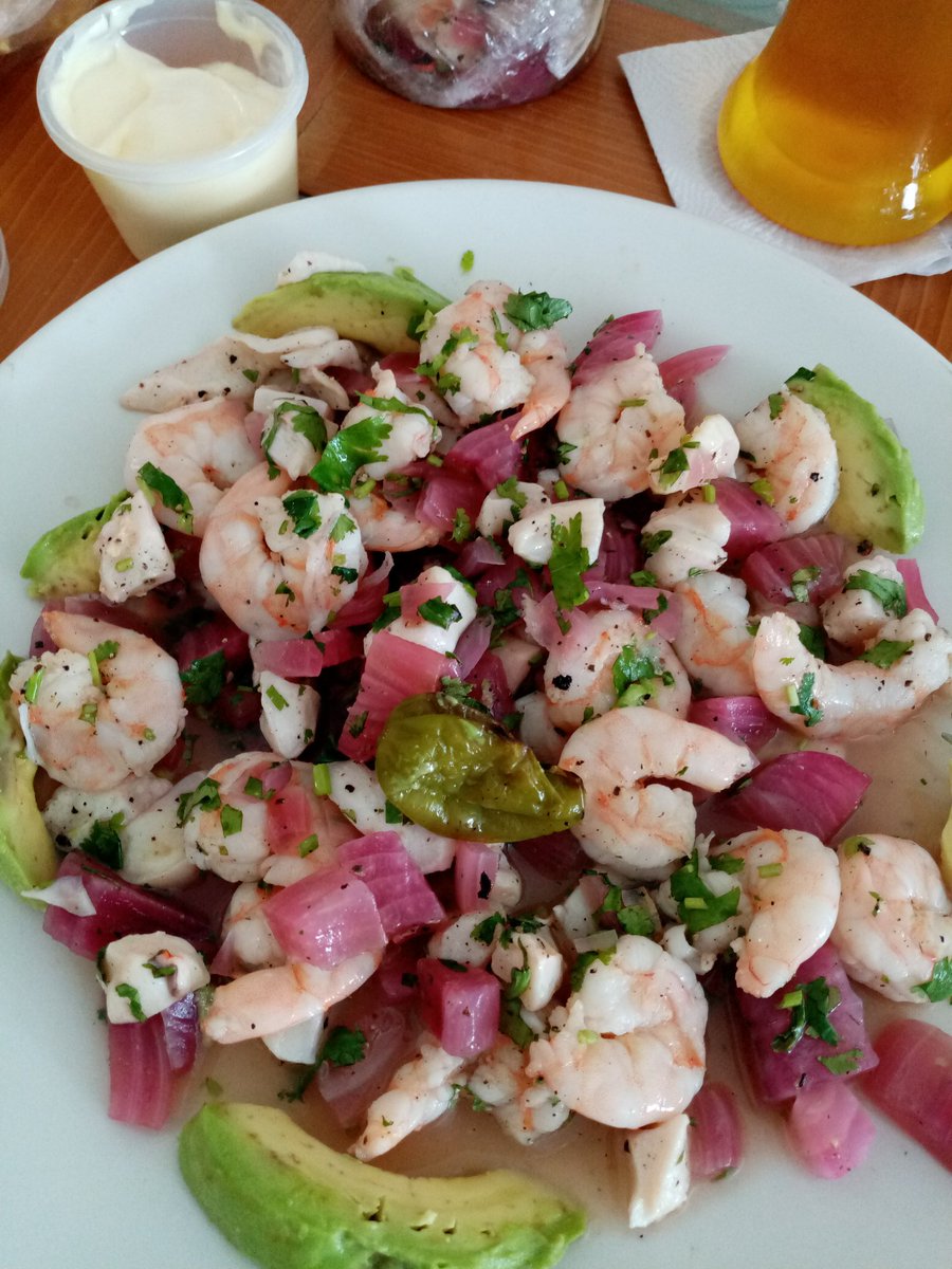 JoeRzFlrs's tweet photo. Hoy tocó festejar el cumpleaños solo, la sana distancia y la familia lejos, pues toca un ceviche caribeño de camarón y caracol. 🍤🍺🍻 https://t.co/RyE77CLHbg