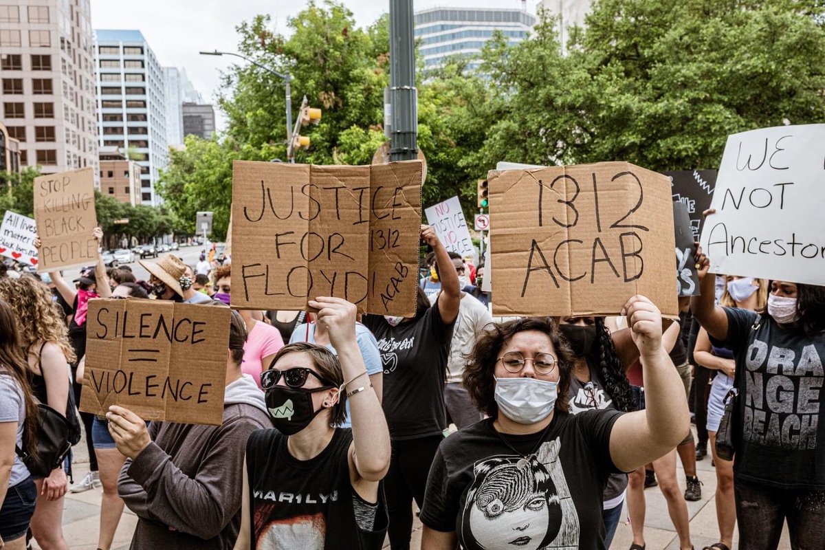 parabeks's tweet photo. Austin for George Floyd. Austin for Black Lives. 5/31/2020 Protest. 
.
.
.
#georgefloyd #georgefloydprotest #blacklivesmatter #icantbreathe #sayhisname #austintexas #atx #austin #austintx #protest #protests #nojusticenopeace @Blklivesmatter @AustinChronicle @statesman https://t.co/hhol3rDTQk