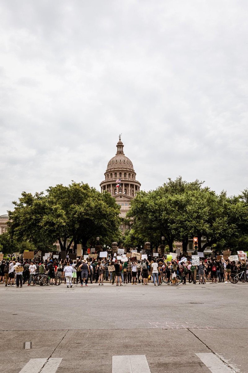 parabeks's tweet photo. Austin for George Floyd. Austin for Black Lives. 5/31/2020 Protest. 
.
.
.
#georgefloyd #georgefloydprotest #blacklivesmatter #icantbreathe #sayhisname #austintexas #atx #austin #austintx #protest #protests #nojusticenopeace @Blklivesmatter @AustinChronicle @statesman https://t.co/hhol3rDTQk