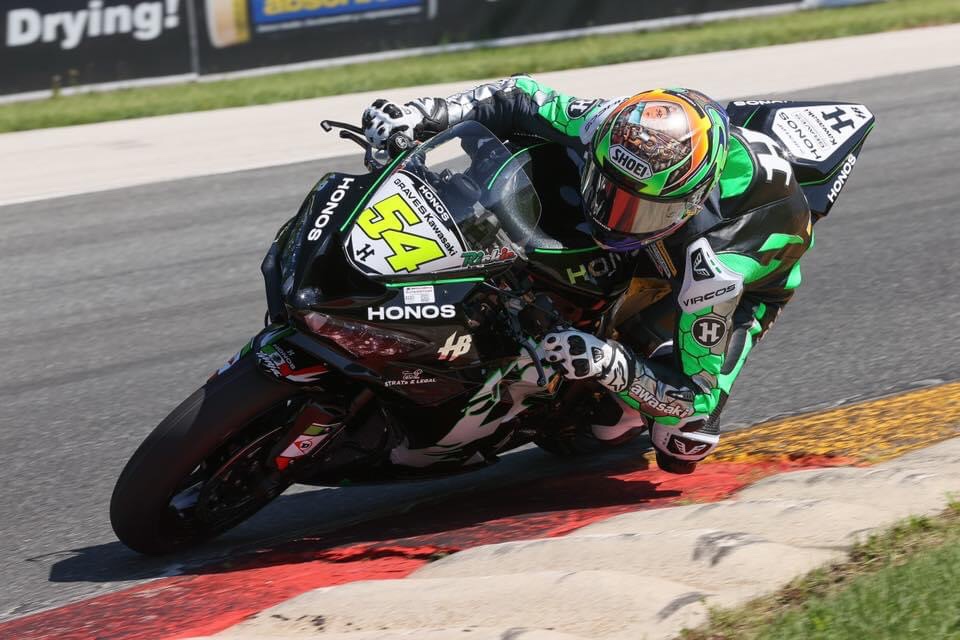 Revista_Moto's tweet photo. #RMnews: #MÉXICO AL FRENTE EN EL #MOTOAMÉRICA 
Se celebra sin público el campeonato @MotoAmerica1  Superbike en Road América, Wisconsin. Ahí corren tres mexicanos: Jason Aguilar, Richie Escalante y Edgar Zaragoza. Richie obtuvo la pole en Supersport y el triunfo de la carrera 1 https://t.co/6oFZLy5Gvu