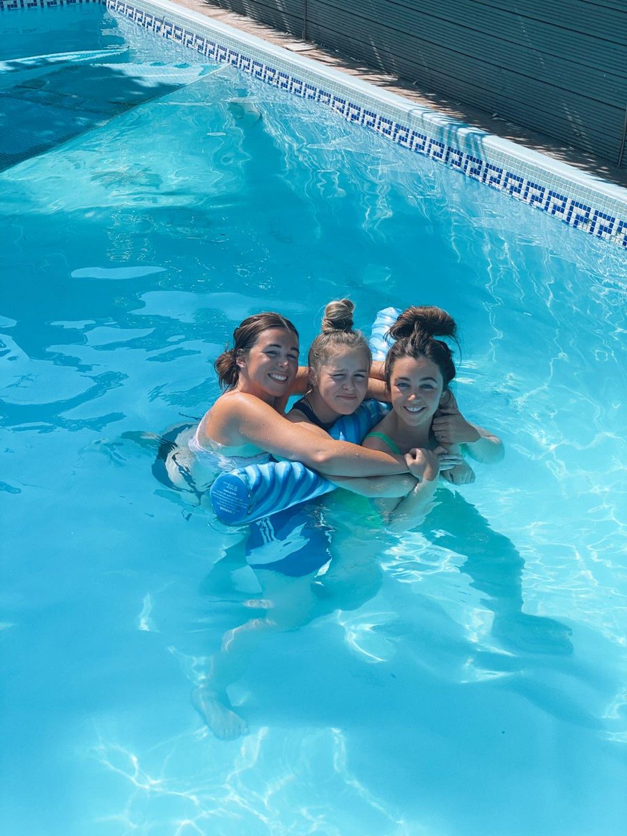 SusanFogarty5's tweet photo. Family days are the best when the sun is shining, messing around in the pool 🥰🥰🥰 https://t.co/6mnDKQxtjs
