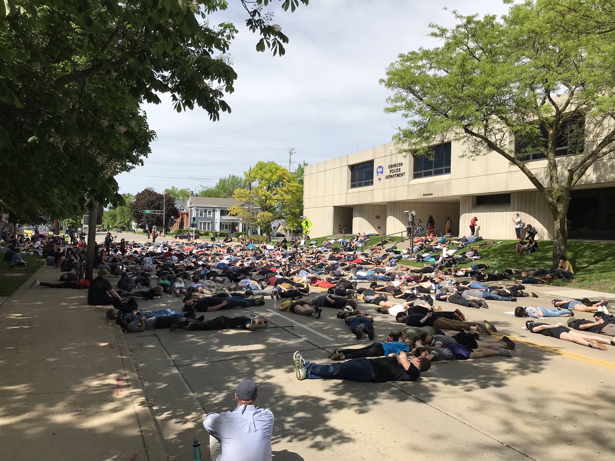 jerellrushin_'s tweet photo. #BlackLivesMatter protesters lay on the street in front of the Oshkosh Police Department for eight minutes, how long George Floyd was pinned on the street before his death. #Oshkosh #Wisconsin https://t.co/1ckzjFeonr