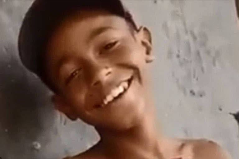 Kauê Ribeiro, an 12 year old boy, died shot in the head. On September 8 (2019) he was walking up the street with a friend after selling his candy when, according to residents, he came across police officers who were shooting down the slum.