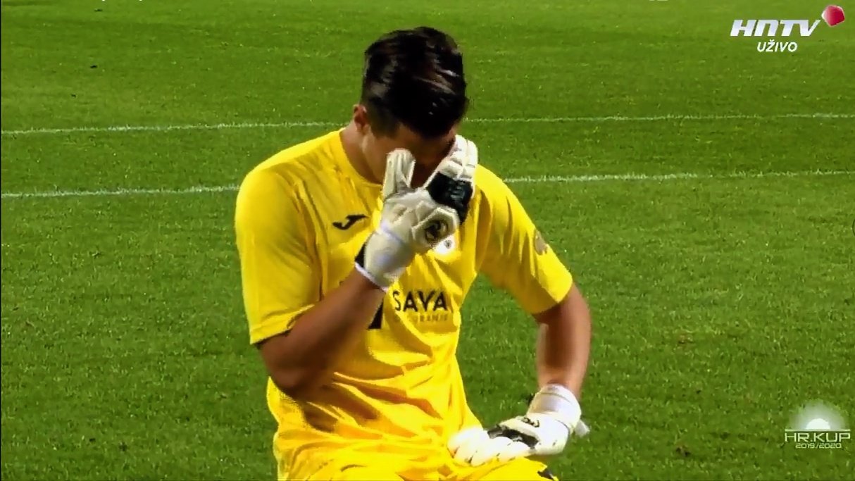 Nagiko At リエカ勝ったよ パンドゥルくんのパスミスで追加点が入った時はもうダメかと思ったけど 勝ててよかったね これは試合終わった瞬間のパンドゥルくん みんなお疲れさま アルマダは反省な