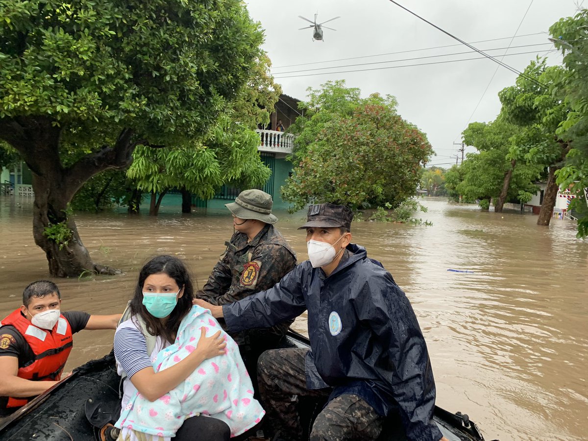 René Francis Merino Monroy on Twitter: "Bajo el liderazgo de nuestro Comandante General @nayibbukele, atendemos dos emergencias; la de la pandemia por el #COVID19 y la de las lluvias. Empleamos todos nuestros