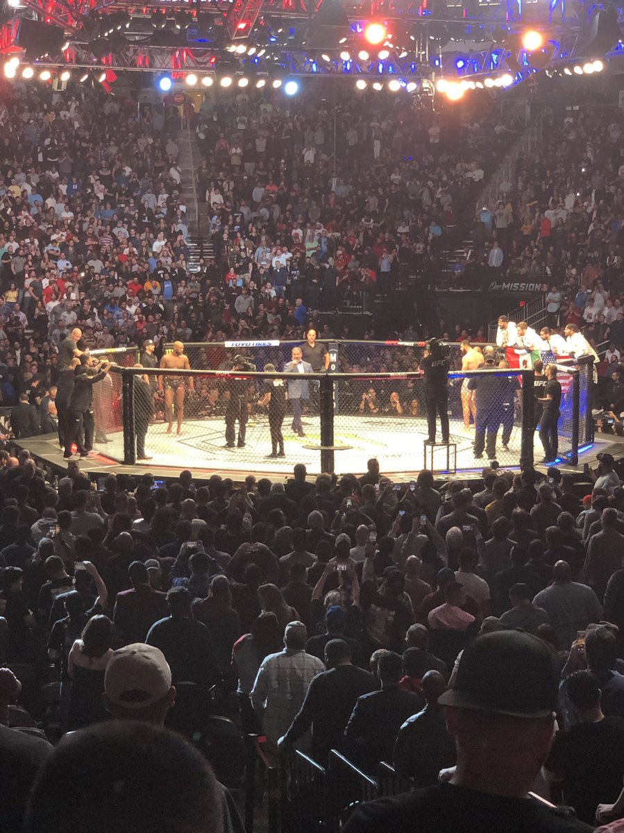 ConOfCombat's tweet photo. @JonnyBones Jokes aside tho if you are doing this I’m glad I got to see you fight in person with that belt on the line 👊🏻 https://t.co/zsHDCZpzTC